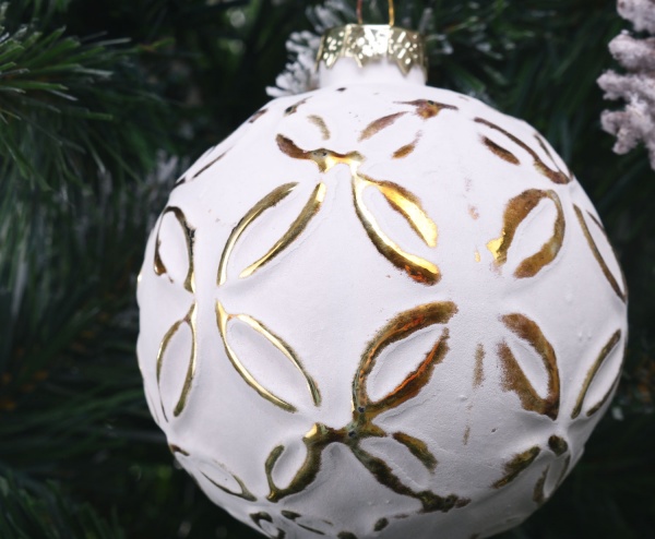 Елочная игрушка в форме шара золотая стеклянная 8 см 8 мм золотой ABT316430