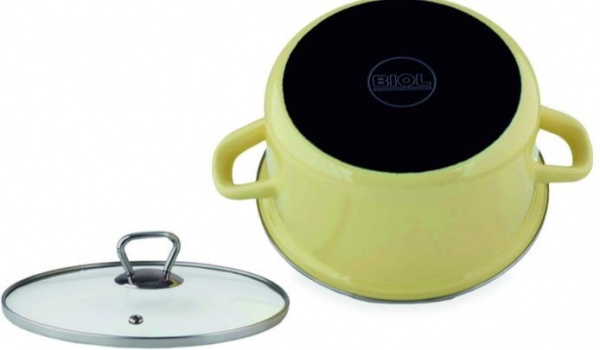 Каструля з кришкою емальована жовта 2,2 л CE18Y Biol