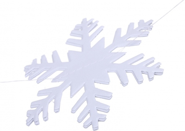 Гирлянда 12 объемных снежинок из картона в ассортименте 2,5 м 