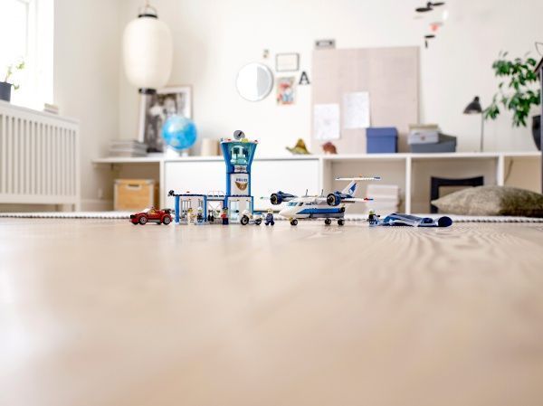 Конструктор LEGO City Воздушная полиция: авиабаза 60210