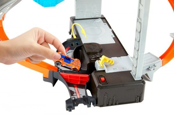 Ігровий набір Hot Wheels Перегони у шиномонтажній GJL16
