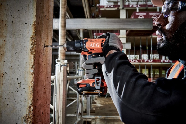 Шуруповерт ударный аккумуляторный AEG 4935478631 BSB18G4-202C