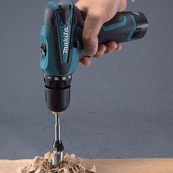 Шуруповерт Makita DF330DWE