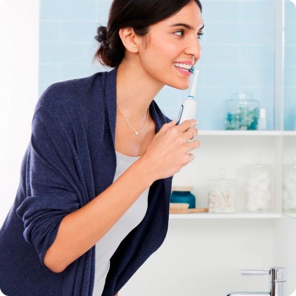 Электрическая зубная щетка Oral-B Smart 6 6000n D 700.535.5XP CR