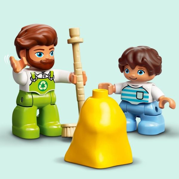 Конструктор LEGO DUPLO Мусоровоз и контейнеры для раздельного сбора мусора 10945