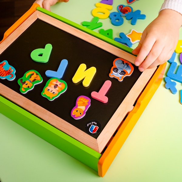 Набір магнітний Vladi Toys 2 в 1 Абетка та математика в дерев’яній коробці VT5411-17
