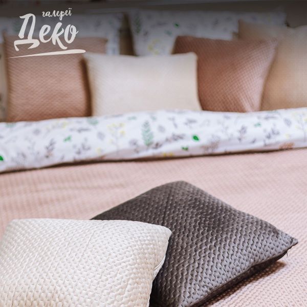 Подушка декоративна 3D Velvet 45x45 см оливковий La Nuit 