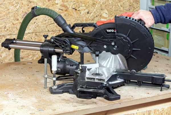 Пила торцювальна YATO YT-82174