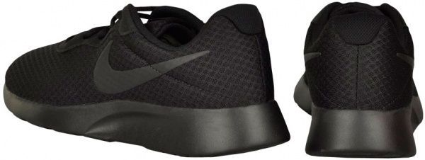 Кросівки Nike TANJUN 812654-001 р.8,5 чорний