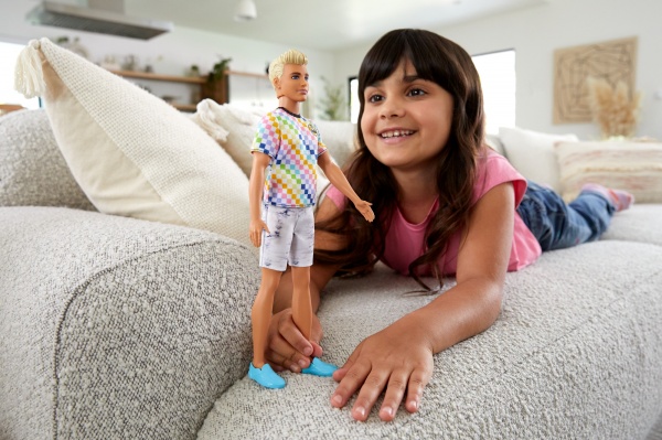 Кукла Barbie Кен Модник в клетчатой футболке