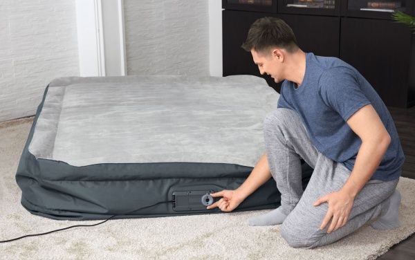 Матрас надувной Bestway Fortech Airbed Queen с двойным электронасосом 203x46 см серый 69075