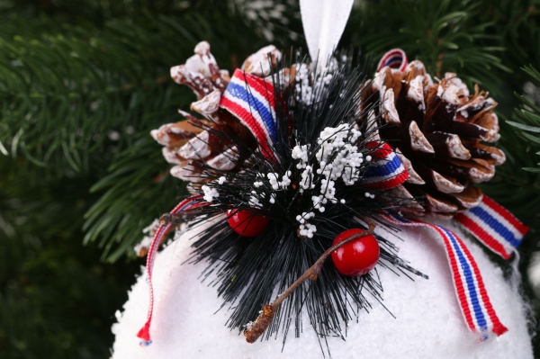 Шар новогодний с декором HF20Y1-06-12 d 120 мм белый