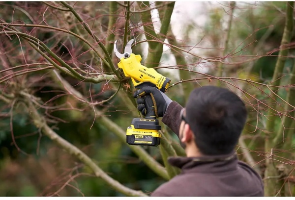 Ножницы аккумуляторные FATMAX SFMCPP32M1