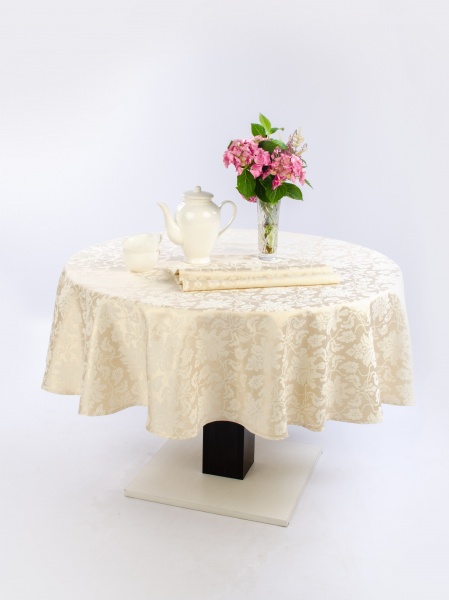 Скатерть Версаль 115-23/00 d140 бежевый/золотой Эдельвика 