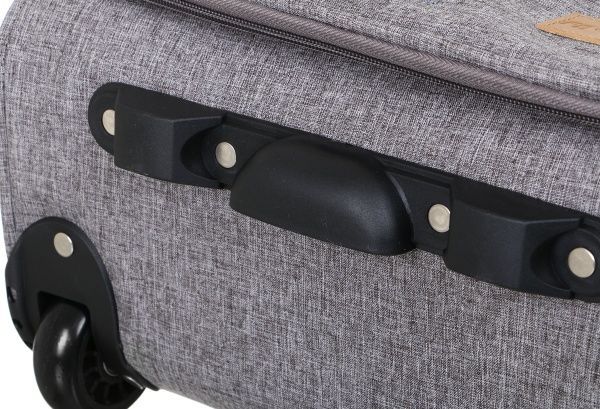 Чемодан серый на колесах 44х22х66 см 