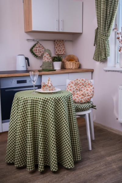 Скатерть Lucy d200 200x200 см зеленый с рисунком La Nuit 