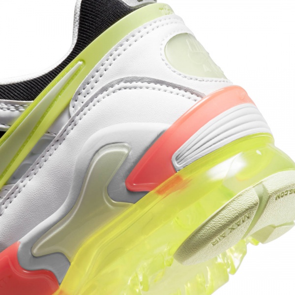 Кросівки Nike Air Vapormax EVO DC9222-101 р.US 8,5 чорно-білий