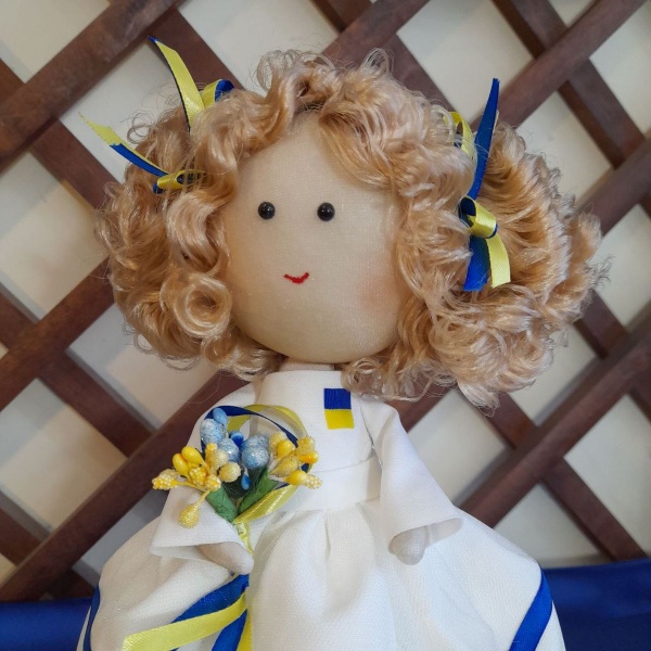 Статуэтка Девочка-Украинка с букетом 28 см