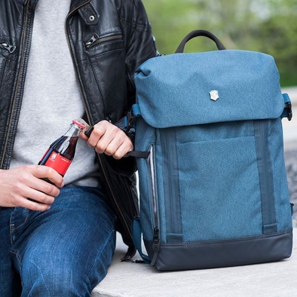 Рюкзак Victorinox Travel ALTMONT Classic, Deluxe Flapover Laptop синій 18 л