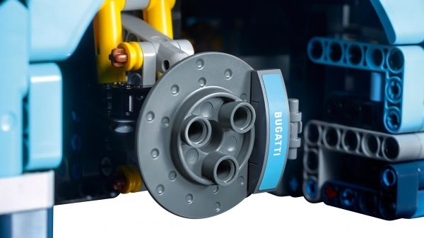 Конструктор LEGO Technic Bugatti Chiron 42083