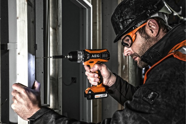 Шуруповерт ударный аккумуляторный AEG 4935451531 BSB12G3 LI-202C