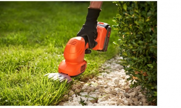 Кусторез аккумуляторный Black+Decker BCSS18D1