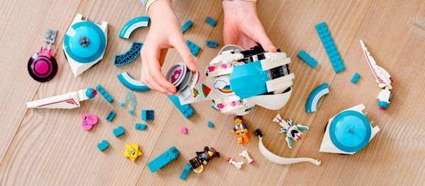 Конструктор LEGO Movie Сес-Терский звездолет Любки Хаос! 70830