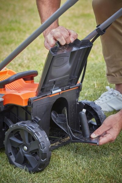 Газонокосарка акумуляторна Black+Decker BCMW3318L2