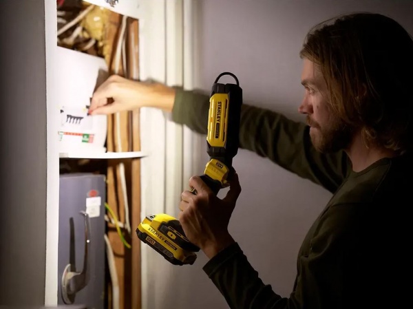 Світлодіодний ліхтарик Stanley FatMax 18,0V SFMCL050B