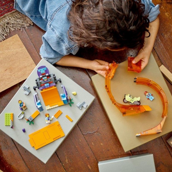 Конструктор LEGO City Каскадерська петля «Удар Шимпанзе» 60338