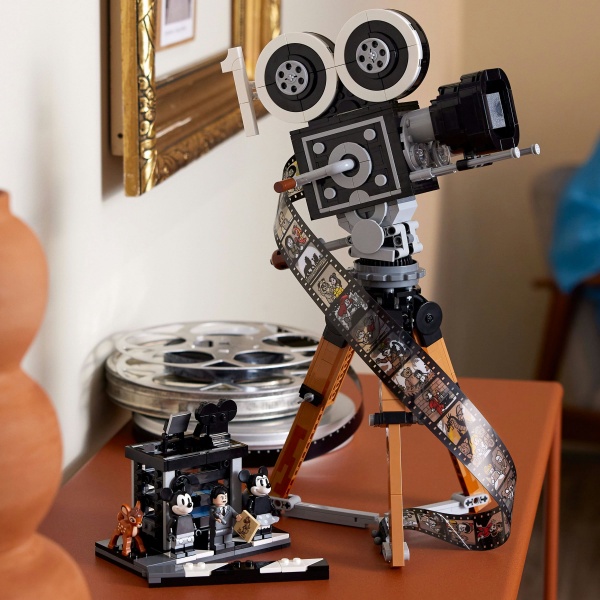 Конструктор LEGO Disney Камера вшанування Волта Діснея 43230