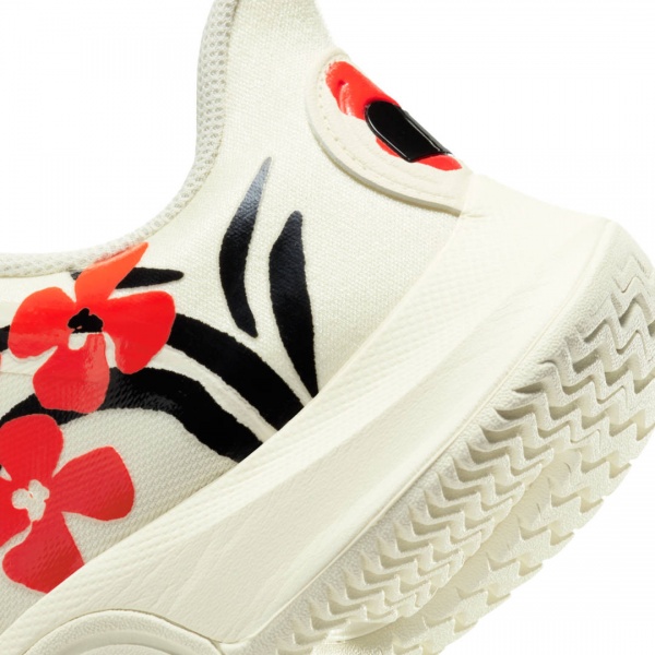 Кросівки Nike ZOOM GP TURBO HC OSAKA DZ3362-100 р.39 білий