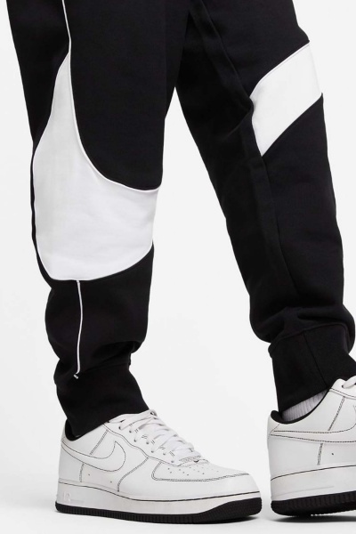 Брюки Nike M NK SWOOSH FLC PANT DX0564-013 р. M черный