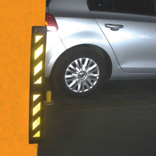 Захист кутовий полоски ялинка 800х90 мм чорно-жовтий