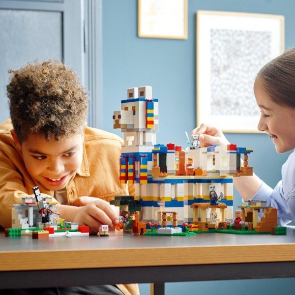 Конструктор LEGO Minecraft Село лами 21188