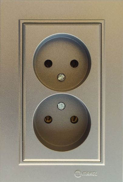 Розетка подвійна без заземлення Makel Karea без шторок без кришки димчастий