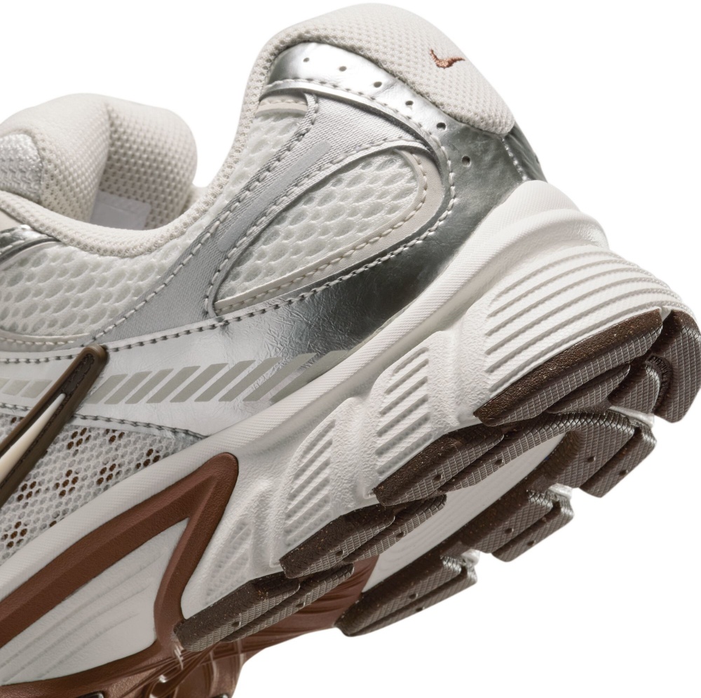 Кросівки жіночі Nike W V5 RNR HQ7901-102 р.37,5 молочні