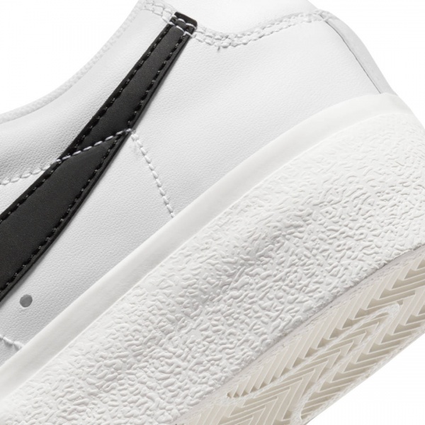 Кроссовки Nike Blazer Low Platform DJ0292-101 р.38 белый