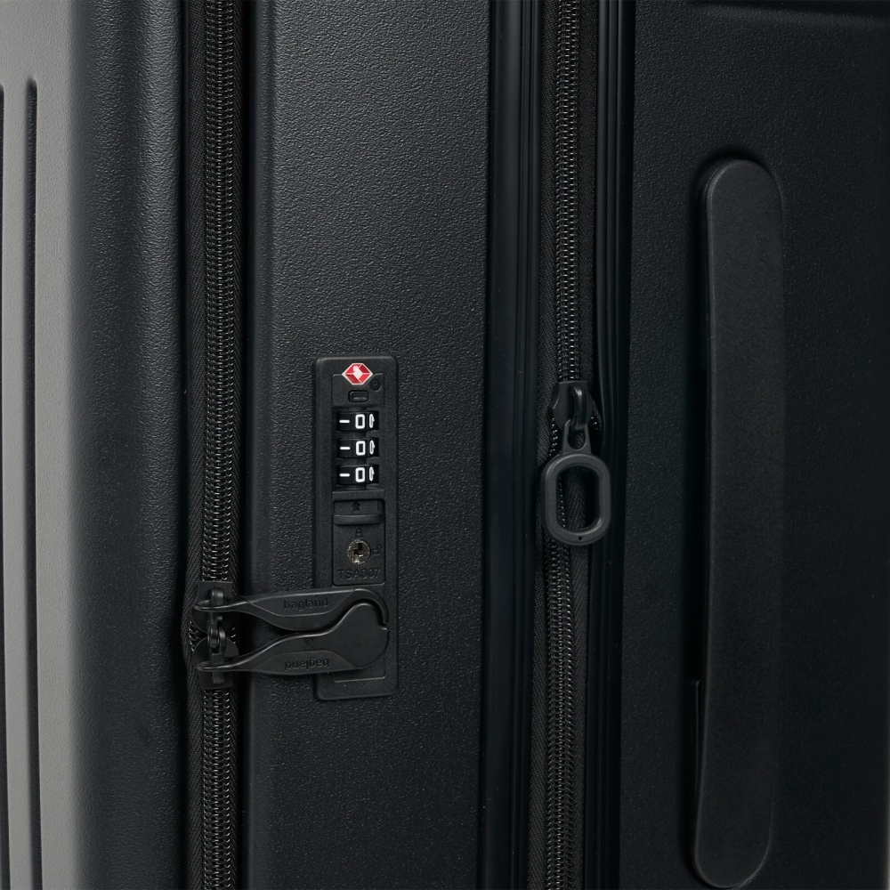 Чемодан Bagland VELO M 72 л черный