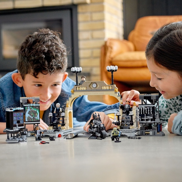 Конструктор LEGO Super Heroes DC Печера Бетмена: сутичка із Загадником 76183