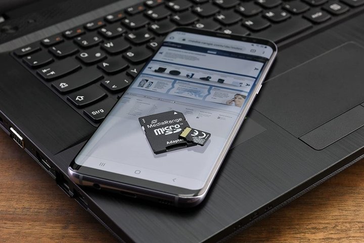 Карта памяти MediaRange microSDHC 32 ГБ Class 10 (MR959 ) + SD адаптер