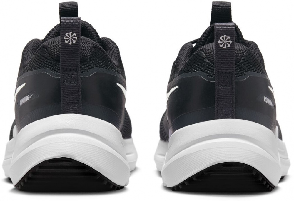 Кроссовки детские Nike Mystic Fly HM4402-003 р.36,5 черные