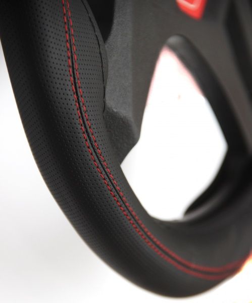 Чехол на руль MOMO SWC011BR черный с красным