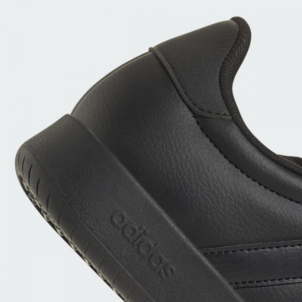 Кросівки чоловічі демісезонні Adidas BARREDA JR1321 р.45 1/3 чорні