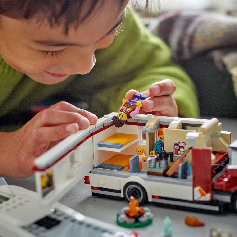 Конструктор LEGO City Приключенческий дом на колесах для отпуска 60454