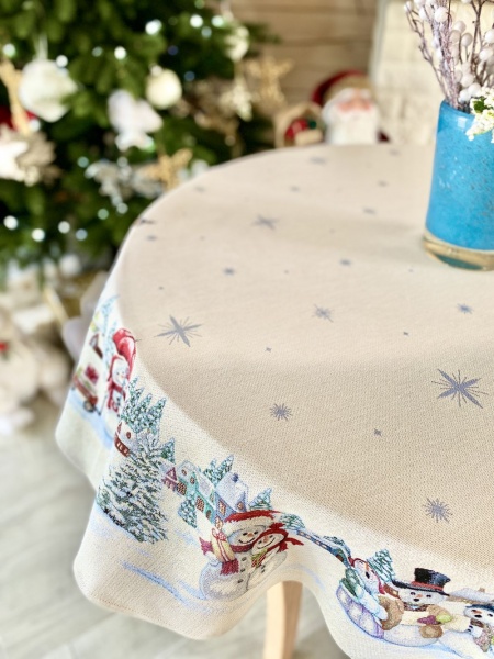 Скатерть Снеговики-затейники d180 Limaso 