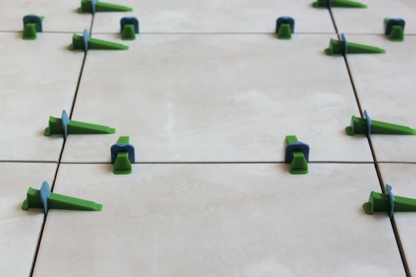 Система выравнивания плитки Т-Нова клин СВП-Нова 150 шт./уп.