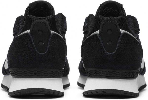 Кросівки Nike VENTURE RUNNER CK2948-001 р.US 8,5 чорно-білий
