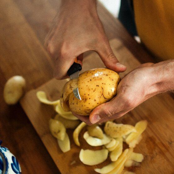 Ніж шефа для овочів Fiskars FF 1057545