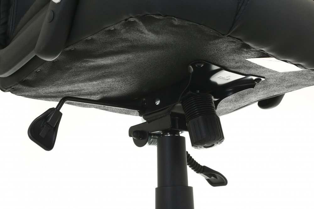 Кресло офисное Джадо черный